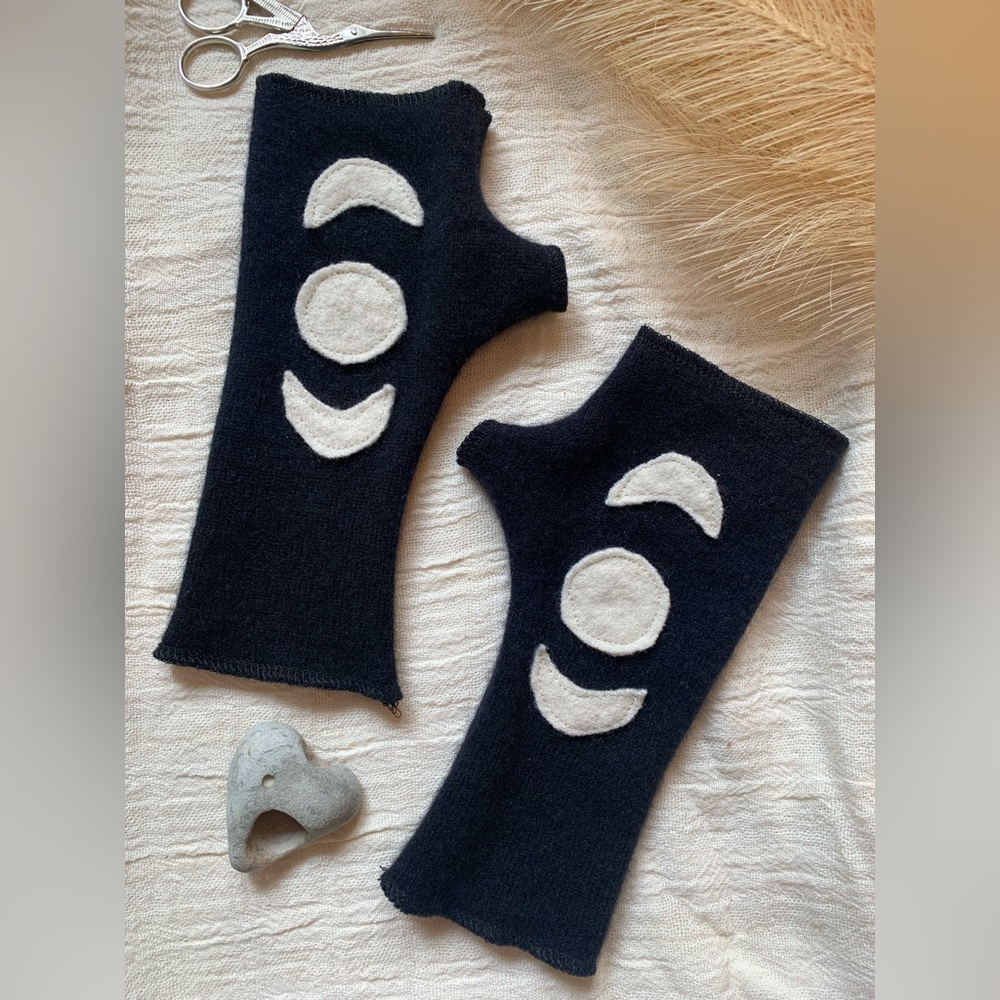 Cashmere Moon Phase Fingerless Glove